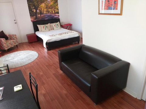 The Shelter Shed Garden Studio Apartment - Holiday Find 1