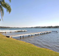 The Studio on the Lake  Fishing Point Lake Macquarie - honestly put the line in and catch fish - Holiday Find