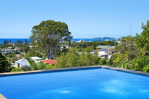 THE VIEW, TUGUN - 4 Bedrooms - Sea Views - Private Heated Pool - Holiday Find 0