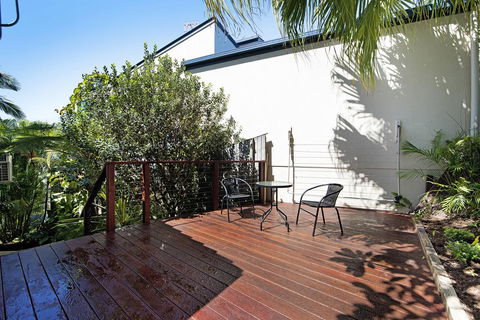 THE VIEW, TUGUN - 4 Bedrooms - Sea Views - Private Heated Pool - Holiday Find 1