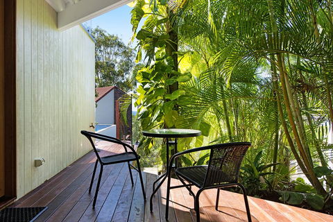 THE VIEW, TUGUN - 4 Bedrooms - Sea Views - Private Heated Pool - Holiday Find 3