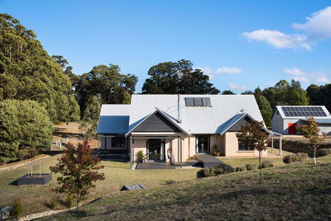 Three Paddocks - Holiday Find 1