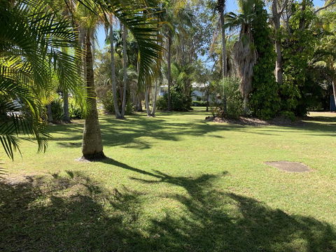 Tin Can Bay Motel - Holiday Find 3