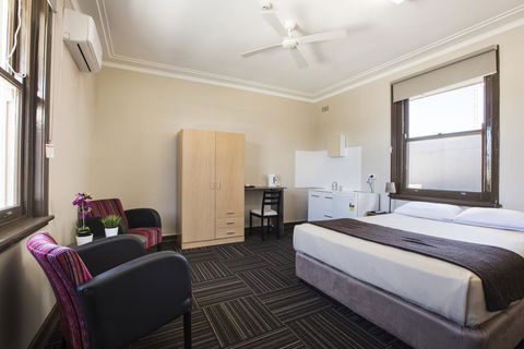 Toongabbie Hotel - Holiday Find 2