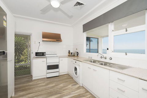 Toukley Lakefront House,Toukley - Holiday Find 3