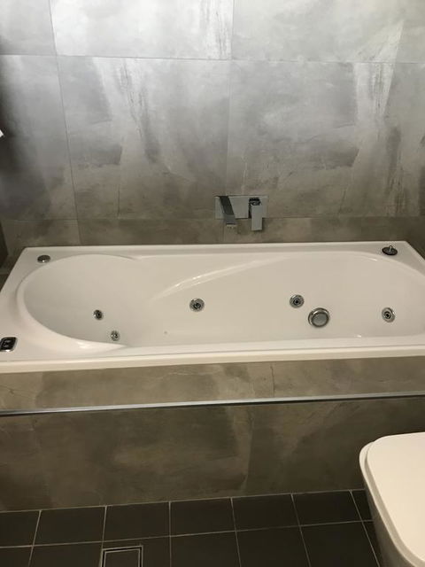 Town & Country Motor Inn - Holiday Find 3