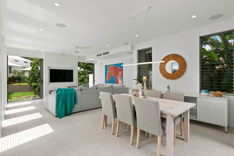 Tranquil Waters: Luxury Retreat In Oceans Edge - Holiday Find 2