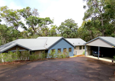 Treehouse - 3 Acre Elevated Nature Setting - Holiday Find 1