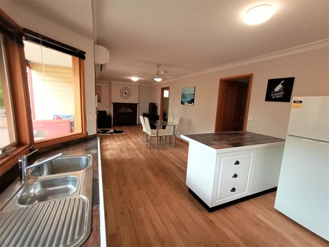 Treetops Hideaway - Holiday Find 3