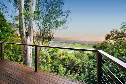Treetops Seaview Montville - Holiday Find 1