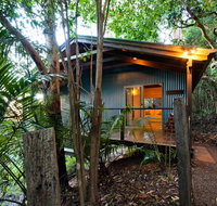 Treetops Seaview Montville - Holiday Find