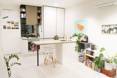 Trendy 1 Bedroom Apartment In The Heart Of Collingwood - Holiday Find 1