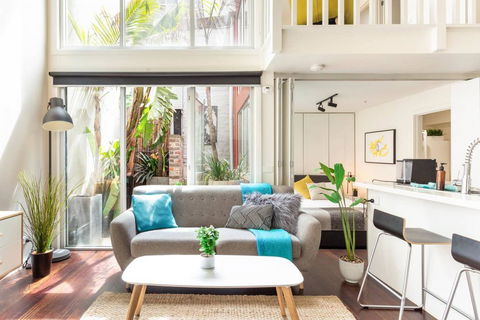 Trendy Loft Near Smith St. With Cosy Courtyard And Parking - Holiday Find 0