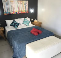 Tropical Lodge - Holiday Find