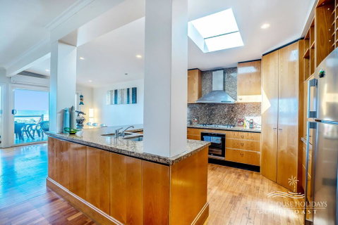 True Beachfront Beach House - Holiday Find 3