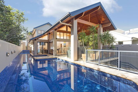 Tugun Lookout - Holiday Find 2