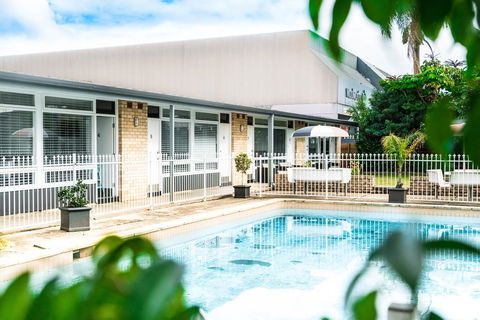 Twin Willows Hotel - Holiday Find 0
