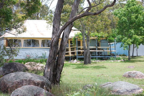 Twisted Gum Vineyard Cottage - Holiday Find 0