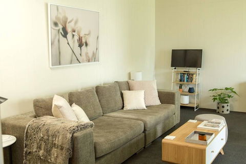 Two Bedroom Gem, Short Drive To MONA - Holiday Find 0