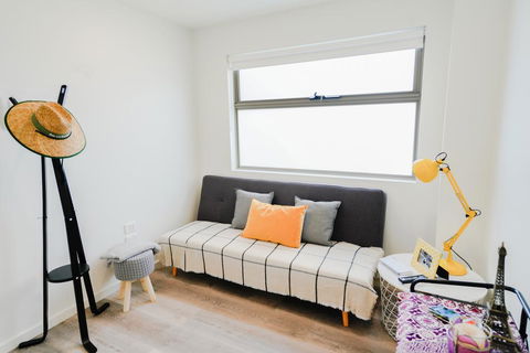 U101 Brunswick Living Brand New Deluxe Balcony Apartment Close To Airport And CBD - Holiday Find 1