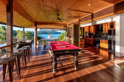 Uisce Luxury Holiday House With Jacuzzi Pool Table Cinema Premium Foxtel And Two Buggies - Holiday Find 3