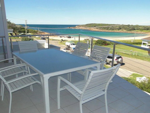Ultimate Beach House' 19a Graham Street - Views , Peace & Quiet - Holiday Find 0