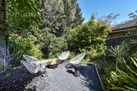 UMINA BEACH KOKOMO- Walk To The Beach, FAMILY And PET FRIENDLY Set Of 3 Vintage Original Holiday Flats & Vintage Caravan And Bat - Holiday Find 3