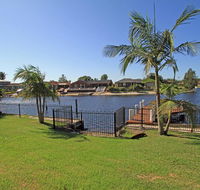 Unbeatable Waterfront Location - Holiday Find