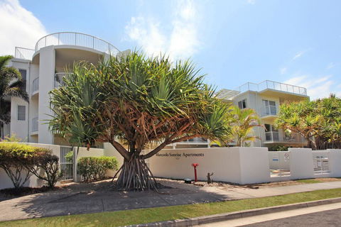 Unit 1 Marcoola Sunrise - Marcoola Beach - Holiday Find 0