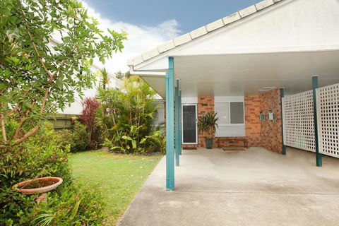 Unit 1/14 Tamarindus Street Marcoola Beach, Pet Friendly, 300 BOND, Linen Supplied - Holiday Find 2