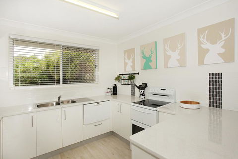Unit 1/14 Tamarindus Street Marcoola Beach, Pet Friendly, 300 BOND, Linen Supplied - Holiday Find 3