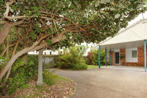 Unit 1/14 Tamarindus Street Marcoola Beach, Pet Friendly, 300 BOND, Linen Supplied - Holiday Find 1