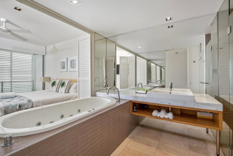 Unit 206 Plantation, Rainbow Beach, Incredible Views, Top Floor, Ocean Facing - Holiday Find 3