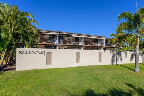 Unit 3 Rainbow Surf - Modern, Double Storey Townhouse With Large Shared Pool, Close To Beach And Shop - Holiday Find 2