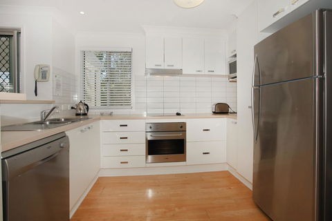 Unit 4, Marcoola Sands, 47 Petrie Avenue Marcoola, 300 BOND, LINEN SUPPLIED - Holiday Find 2