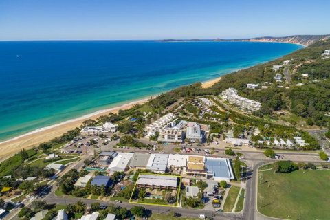 Unit 5 Rainbow Surf - Modern, Double Storey Townhouse With Large Shared Pool, Close To Beach And Shop - Holiday Find 1