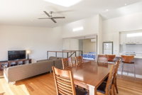 Unit 5 Rainbow Surf - Modern double storey townhouse with large shared pool close to beach and shop