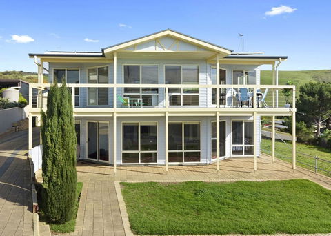 VALLEY VIEWS - 10 Valley Heights Drive - Holiday Find 2