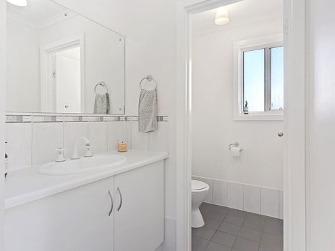 VALLEY VIEWS - 10 Valley Heights Drive - Holiday Find 1