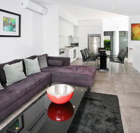 Views from Red Hill - Modern and Spacious Split-Level Executive 3BR Red Hill Apartment Close to CBD - Holiday Find