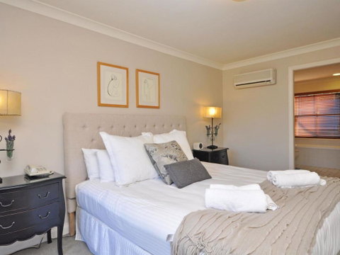 Villa 3br Beaujolais Luxe + Style Resort Condo Located Within Cypress Lakes Resort (nothing Is More Central) - Holiday Find 3