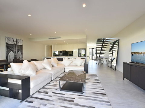 Villa Capri Waterside At Trinity Point - Holiday Find 1