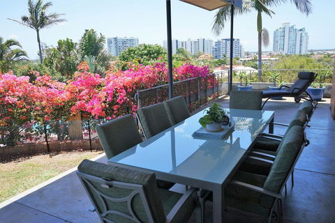 Villa With Views & Pool - Holiday Find 2