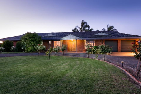 Vineyard Retreat Mildura - Holiday Find 0
