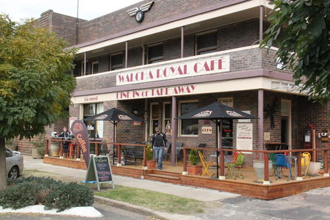 Walcha Royal Cafe & Accommodation - Holiday Find 0