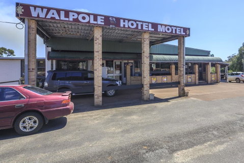 Walpole Hotel Motel - Holiday Find 1