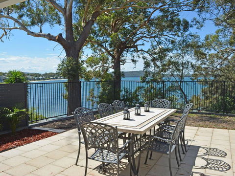Wanda Magic' 19 Randall Drive - Beautiful Water Front House - Holiday Find 1