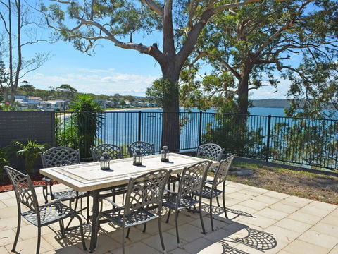 Wanda Magic' 19 Randall Drive - Beautiful Water Front House - Holiday Find 2