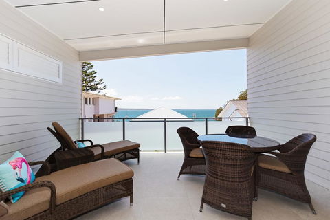 Wanda Waterfront Retreat - Beautiful Beach House - Holiday Find 1