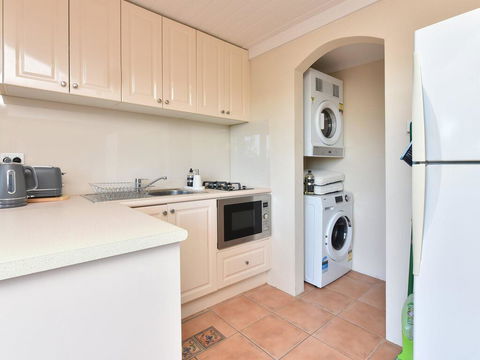 Wangi Waterfront Delight 1bdr Studio - Holiday Find 3